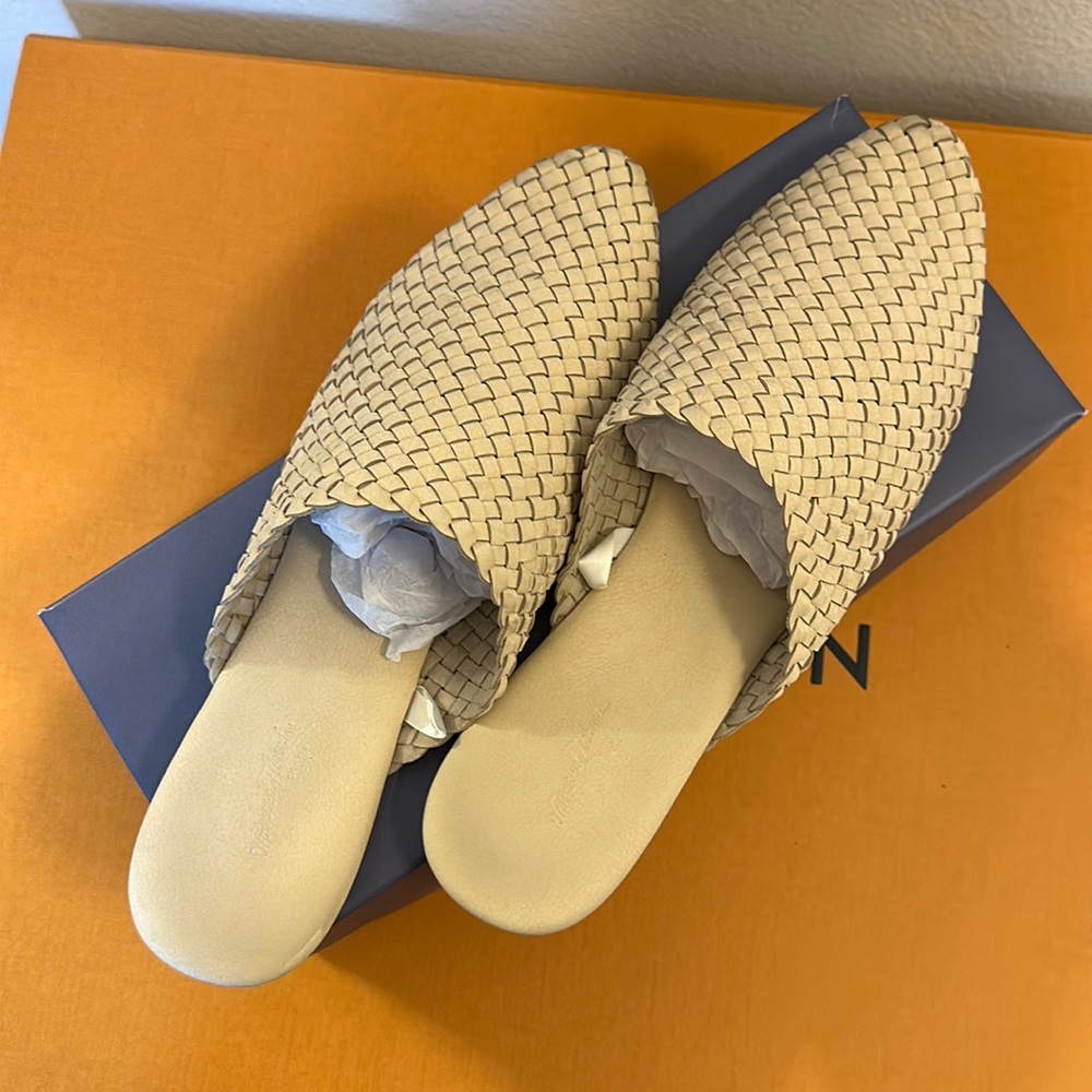 Universal Thread Elora Mule Flats Tan Size 9.5